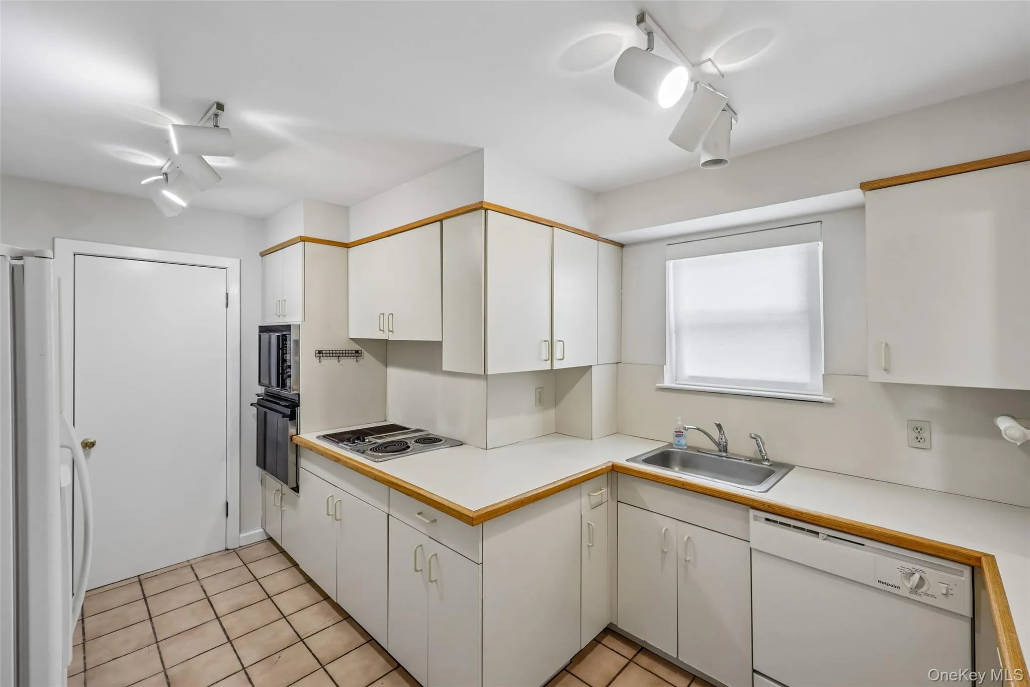 1331 Broadway, Hempstead, NY, 2 Bedrooms Bedrooms, 5 Rooms Rooms,2 BathroomsBathrooms,Residential Sale,For Rent,Broadway,0,997603 1331 Broadway, Hempstead, NY, 2 Bedrooms Bedrooms, 5 Rooms Rooms,2 BathroomsBathrooms,Residential Sale,For Rent,Broadway,0,997603