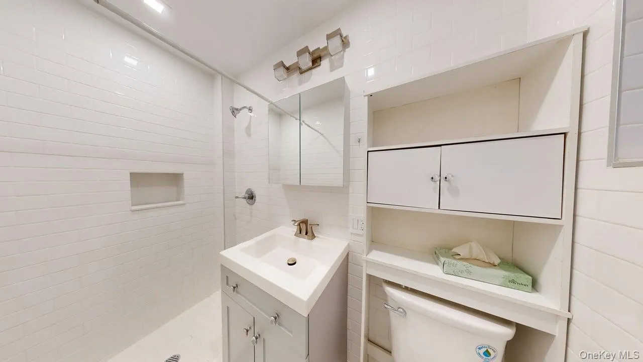1679 Gates Avenue, New York, NY, 2 Bedrooms Bedrooms, 3 Rooms Rooms,1 BathroomBathrooms,Residential Lease,For Rent,Gates,0,997611 1679 Gates Avenue, New York, NY, 2 Bedrooms Bedrooms, 3 Rooms Rooms,1 BathroomBathrooms,Residential Lease,For Rent,Gates,0,997611