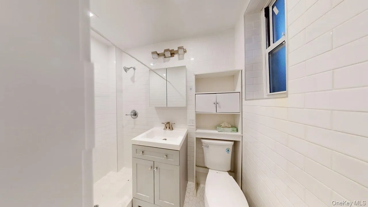 1679 Gates Avenue, New York, NY, 2 Bedrooms Bedrooms, 3 Rooms Rooms,1 BathroomBathrooms,Residential Lease,For Rent,Gates,0,997611 1679 Gates Avenue, New York, NY, 2 Bedrooms Bedrooms, 3 Rooms Rooms,1 BathroomBathrooms,Residential Lease,For Rent,Gates,0,997611