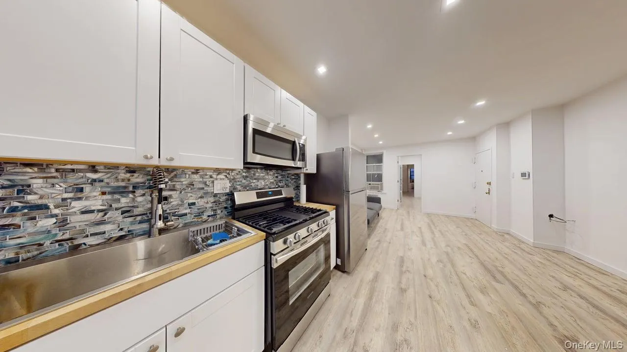1679 Gates Avenue, New York, NY, 2 Bedrooms Bedrooms, 3 Rooms Rooms,1 BathroomBathrooms,Residential Lease,For Rent,Gates,0,997611 1679 Gates Avenue, New York, NY, 2 Bedrooms Bedrooms, 3 Rooms Rooms,1 BathroomBathrooms,Residential Lease,For Rent,Gates,0,997611