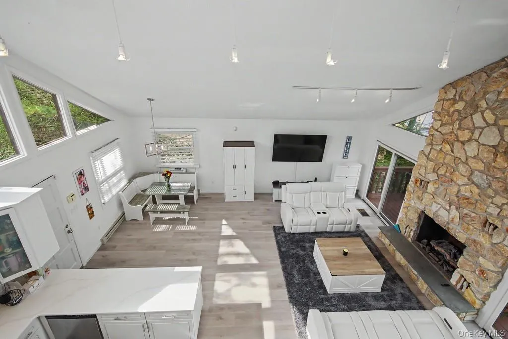 116 Lake Shore Drive, Thompson, NY, 4 Bedrooms Bedrooms, 8 Rooms Rooms,3 BathroomsBathrooms,Residential,For Rent,Lake Shore,0,997626 116 Lake Shore Drive, Thompson, NY, 4 Bedrooms Bedrooms, 8 Rooms Rooms,3 BathroomsBathrooms,Residential,For Rent,Lake Shore,0,997626