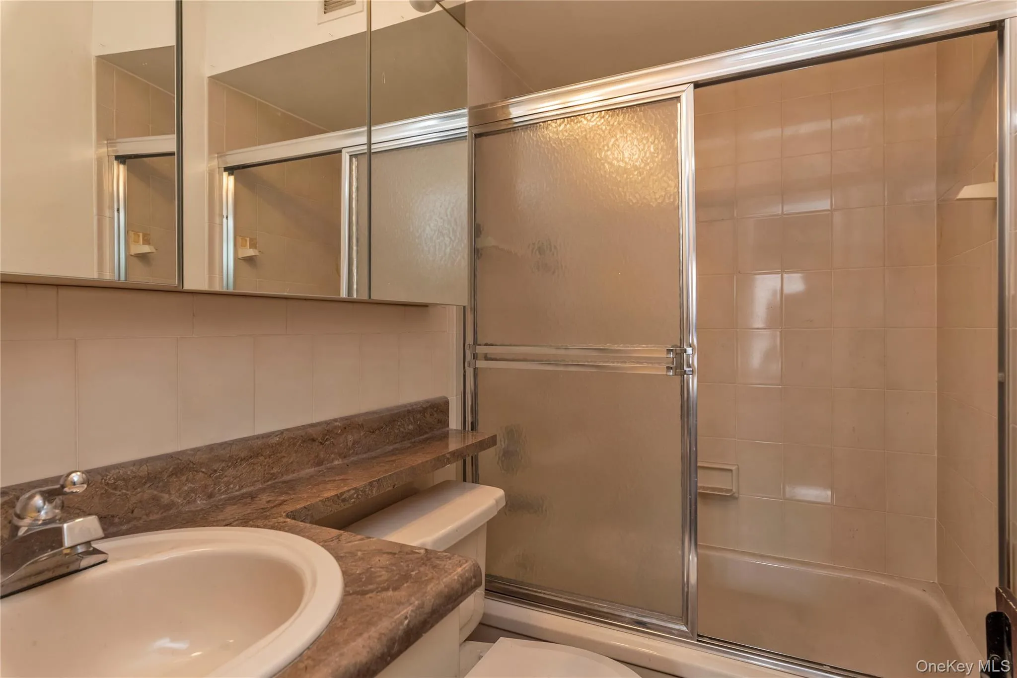 136-17 Maple Avenue, New York, NY, 2 Bedrooms Bedrooms, 5 Rooms Rooms,2 BathroomsBathrooms,Residential Sale,For Rent,Maple,0,997627 136-17 Maple Avenue, New York, NY, 2 Bedrooms Bedrooms, 5 Rooms Rooms,2 BathroomsBathrooms,Residential Sale,For Rent,Maple,0,997627