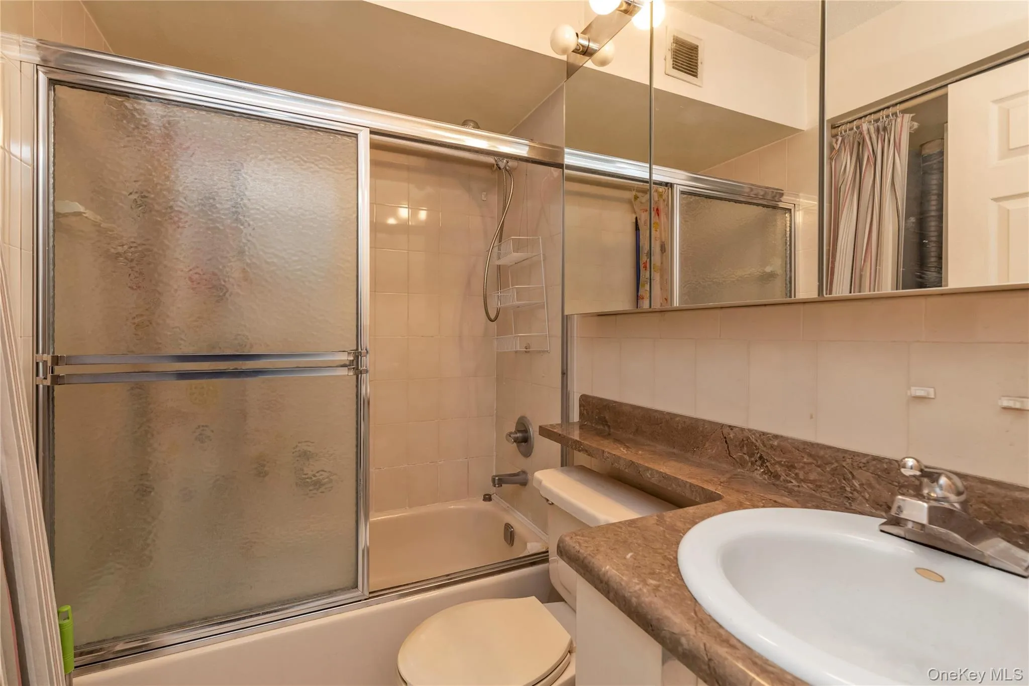 136-17 Maple Avenue, New York, NY, 2 Bedrooms Bedrooms, 5 Rooms Rooms,2 BathroomsBathrooms,Residential Sale,For Rent,Maple,0,997627 136-17 Maple Avenue, New York, NY, 2 Bedrooms Bedrooms, 5 Rooms Rooms,2 BathroomsBathrooms,Residential Sale,For Rent,Maple,0,997627