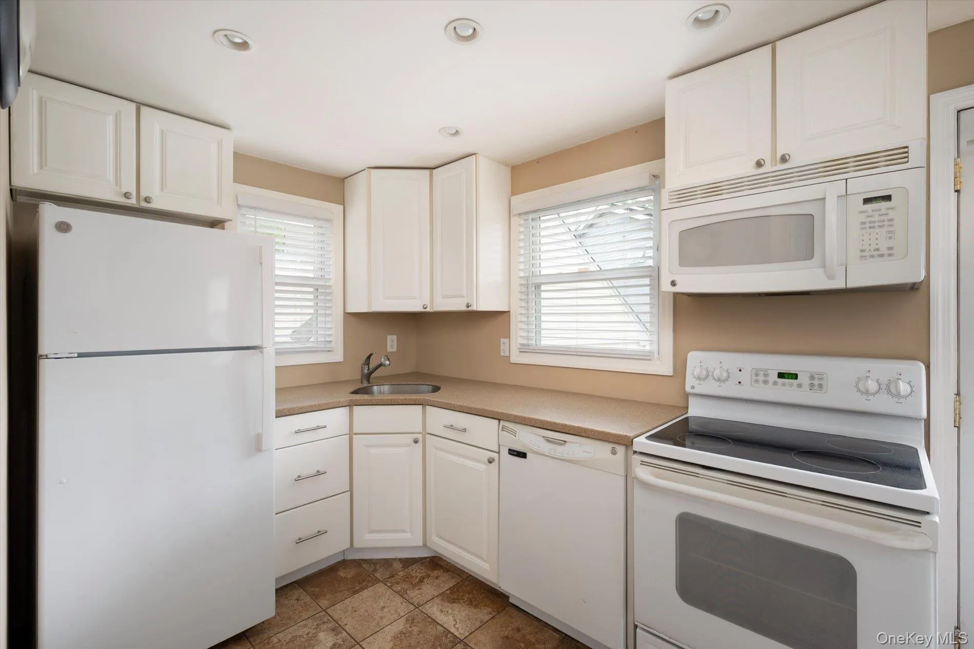 675 Little East Neck Road, West Babylon, NY, 3 Bedrooms Bedrooms, 5 Rooms Rooms,1 BathroomBathrooms,Residential,For Rent,Little East Neck,0,997630 675 Little East Neck Road, West Babylon, NY, 3 Bedrooms Bedrooms, 5 Rooms Rooms,1 BathroomBathrooms,Residential,For Rent,Little East Neck,0,997630