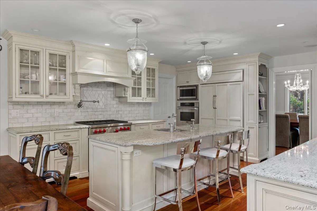 Stunning kitchen with entrance to Dining Room Stunning kitchen with entrance to Dining Room