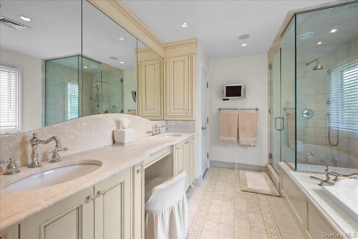 Primary Bathroom with Spa tub Primary Bathroom with Spa tub