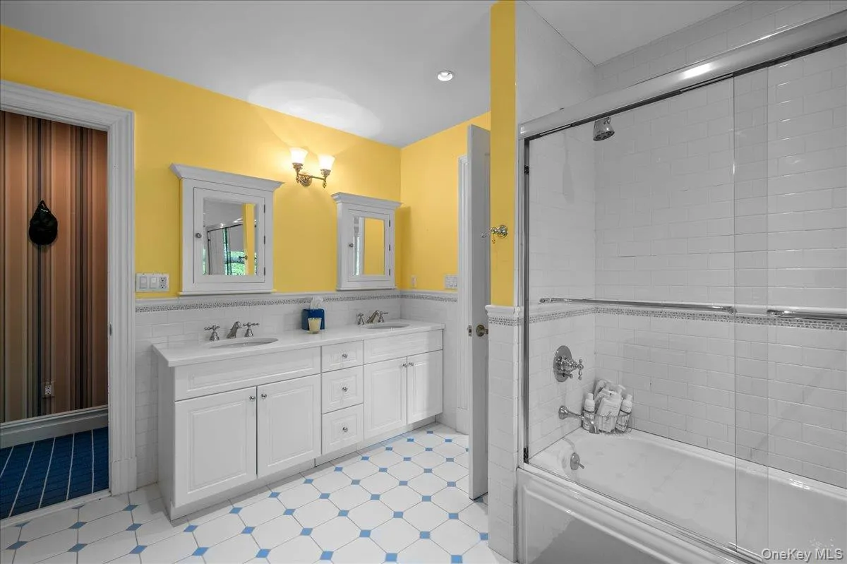 Jack & Jill Bathroom Jack & Jill Bathroom