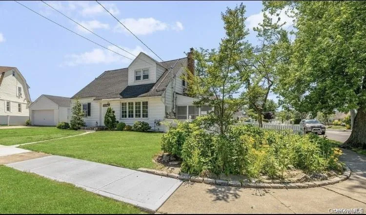 22 Pine Lane, Hempstead, NY, 4 Bedrooms Bedrooms, 6 Rooms Rooms,2 BathroomsBathrooms,Residential Lease,For Rent,Pine,0,997648 22 Pine Lane, Hempstead, NY, 4 Bedrooms Bedrooms, 6 Rooms Rooms,2 BathroomsBathrooms,Residential Lease,For Rent,Pine,0,997648