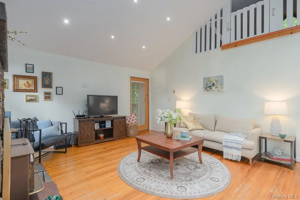 56 Bluff Avenue, Warwick (town), NY, 2 Bedrooms Bedrooms, 6 Rooms Rooms,1 BathroomBathrooms,Residential Lease,For Rent,Bluff,0,997652 56 Bluff Avenue, Warwick (town), NY, 2 Bedrooms Bedrooms, 6 Rooms Rooms,1 BathroomBathrooms,Residential Lease,For Rent,Bluff,0,997652