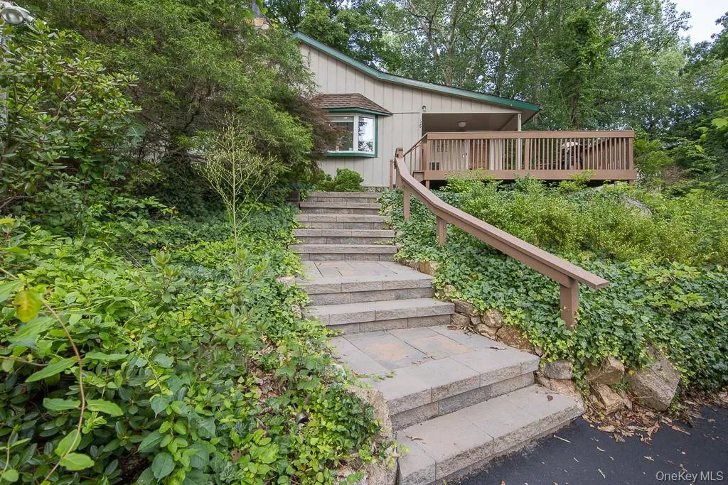 56 Bluff Avenue, Warwick (town), NY, 2 Bedrooms Bedrooms, 6 Rooms Rooms,1 BathroomBathrooms,Residential Lease,For Rent,Bluff,0,997652 56 Bluff Avenue, Warwick (town), NY, 2 Bedrooms Bedrooms, 6 Rooms Rooms,1 BathroomBathrooms,Residential Lease,For Rent,Bluff,0,997652