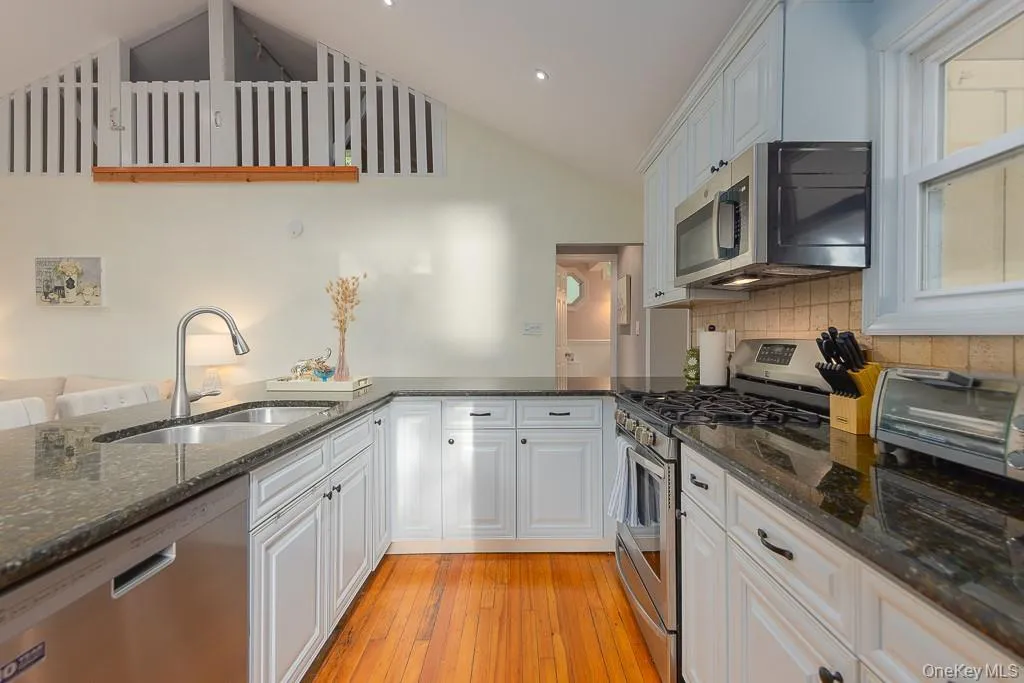 56 Bluff Avenue, Warwick (town), NY, 2 Bedrooms Bedrooms, 6 Rooms Rooms,1 BathroomBathrooms,Residential Lease,For Rent,Bluff,0,997652 56 Bluff Avenue, Warwick (town), NY, 2 Bedrooms Bedrooms, 6 Rooms Rooms,1 BathroomBathrooms,Residential Lease,For Rent,Bluff,0,997652