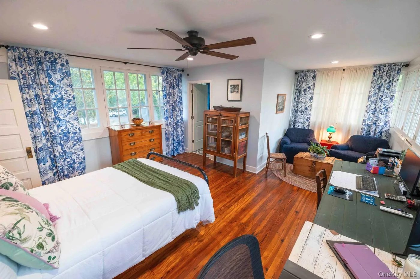 Bedroom / Office with Full Bath Bedroom / Office with Full Bath