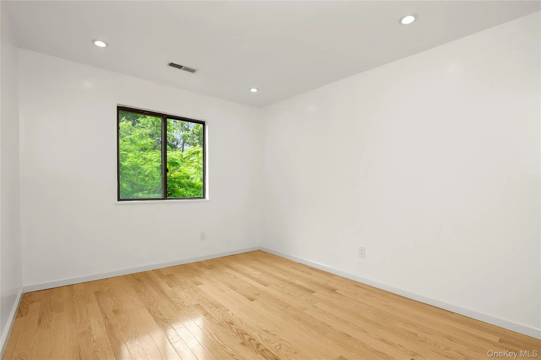 Empty room with light wood-style flooring, baseboards, and recessed lighting Empty room with light wood-style flooring, baseboards, and recessed lighting