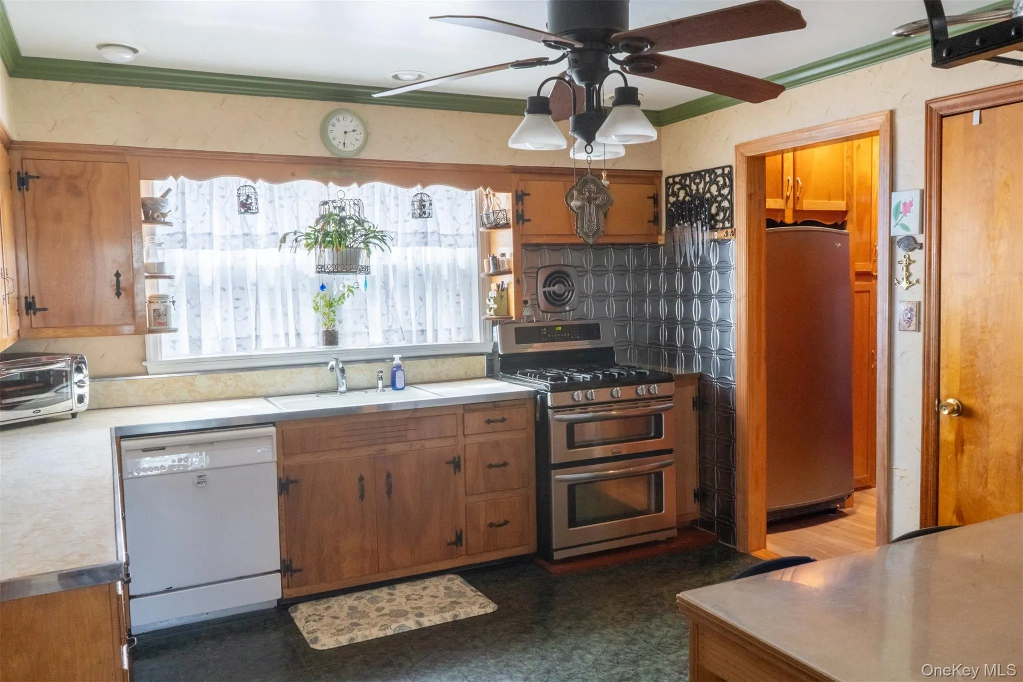19 and 19A Brook Street, Babylon, NY, 5 Bedrooms Bedrooms, 11 Rooms Rooms,3 BathroomsBathrooms,Residential,For Rent,Brook,0,997686 19 and 19A Brook Street, Babylon, NY, 5 Bedrooms Bedrooms, 11 Rooms Rooms,3 BathroomsBathrooms,Residential,For Rent,Brook,0,997686