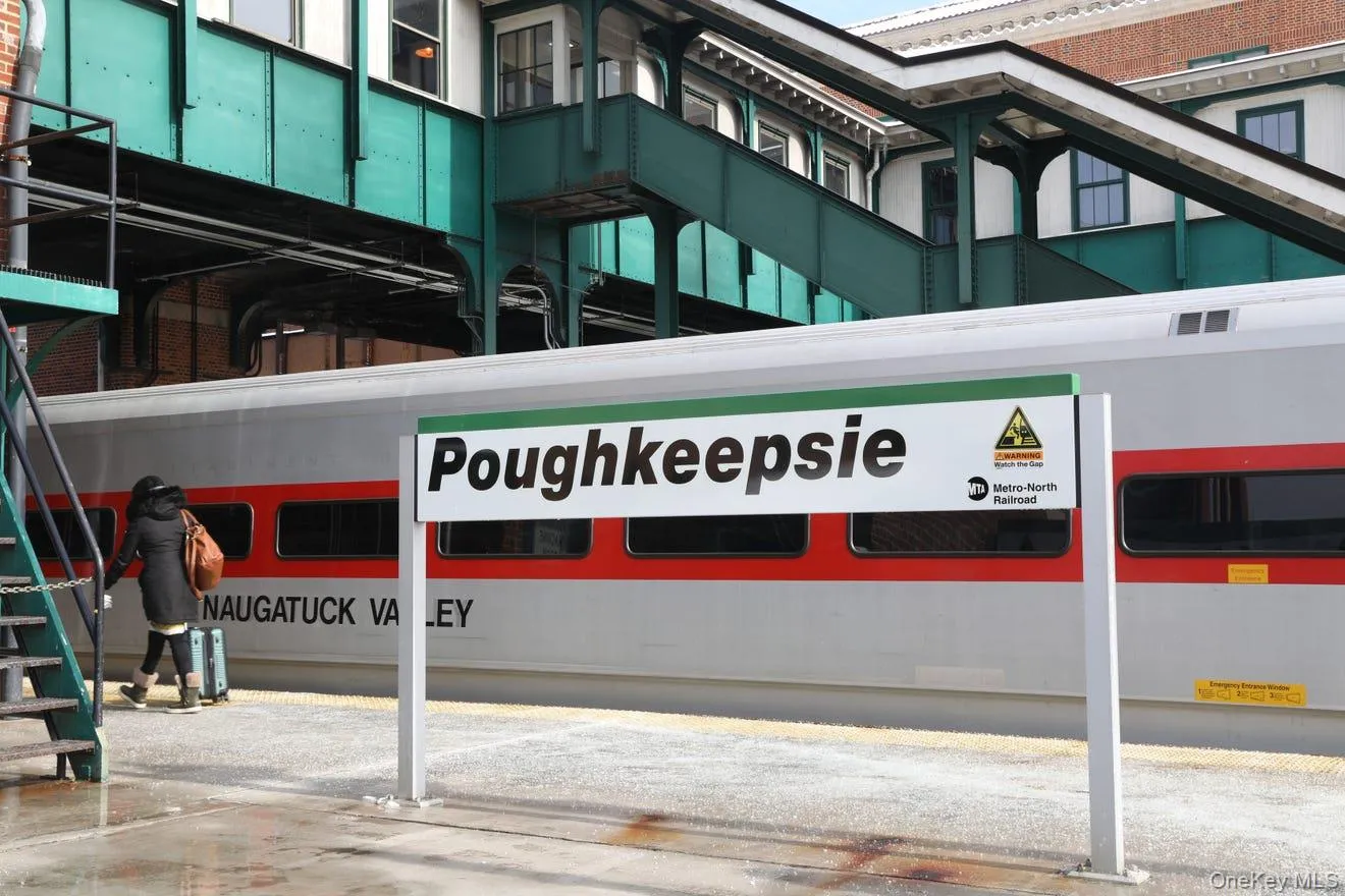 Drive 15 minutes to MetroNorth and Amtrack trains in Poughkeepsie. Drive 15 minutes to MetroNorth and Amtrack trains in Poughkeepsie.