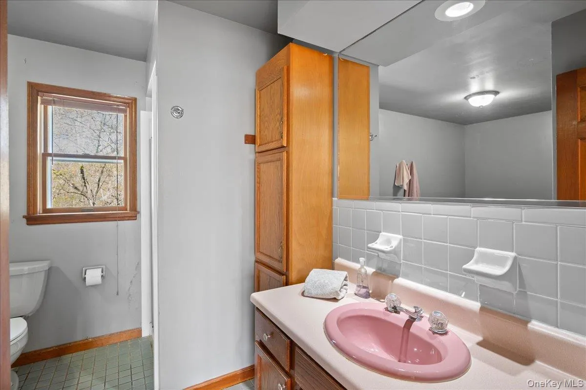 The primary bathroom is a large, functional space ready for a custom update. The primary bathroom is a large, functional space ready for a custom update.