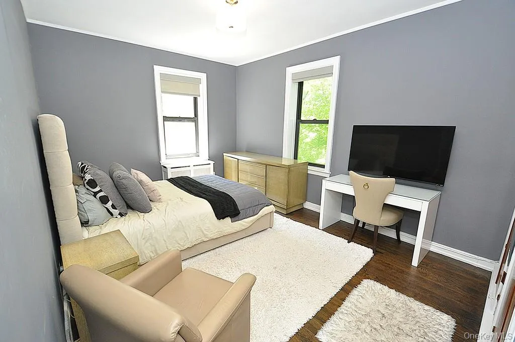 Corner Bedroom overlooks Garth Woods and Has two large closets. Corner Bedroom overlooks Garth Woods and Has two large closets.