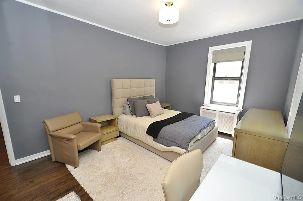 Corner Bedroom overlooks Garth Woods and Has two large closets. Corner Bedroom overlooks Garth Woods and Has two large closets.