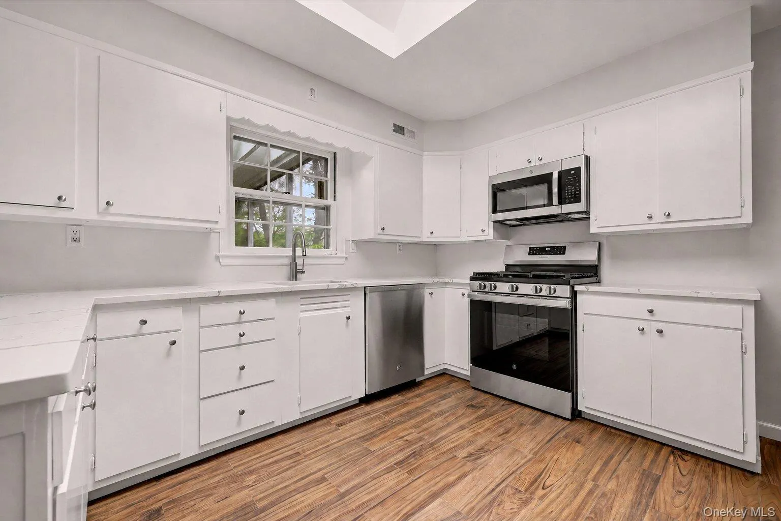 6 Hidden Green Lane, Mamaroneck, NY, 4 Bedrooms Bedrooms, 9 Rooms Rooms,3 BathroomsBathrooms,Residential Lease,For Rent,Hidden Green,0,997699 6 Hidden Green Lane, Mamaroneck, NY, 4 Bedrooms Bedrooms, 9 Rooms Rooms,3 BathroomsBathrooms,Residential Lease,For Rent,Hidden Green,0,997699