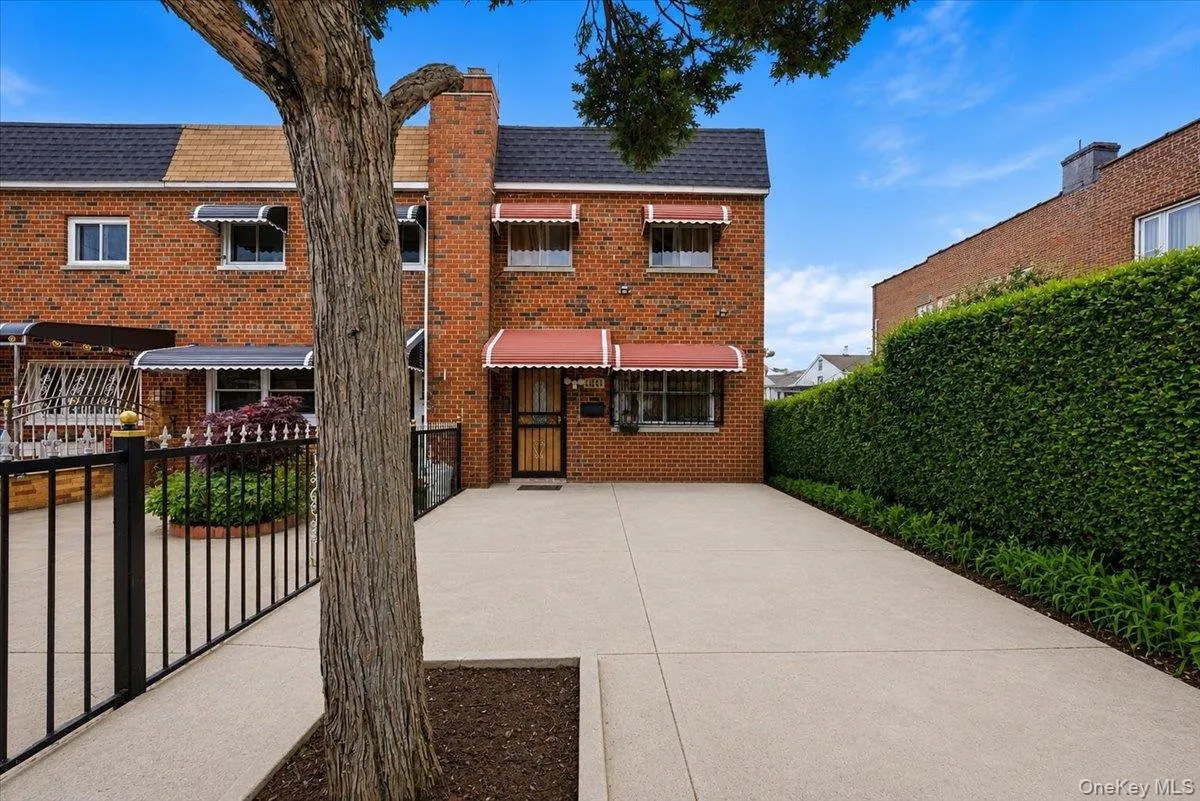 4165 Baychester Avenue, New York, NY, 3 Bedrooms Bedrooms, 8 Rooms Rooms,2 BathroomsBathrooms,Residential,For Rent,Baychester,0,997700 4165 Baychester Avenue, New York, NY, 3 Bedrooms Bedrooms, 8 Rooms Rooms,2 BathroomsBathrooms,Residential,For Rent,Baychester,0,997700