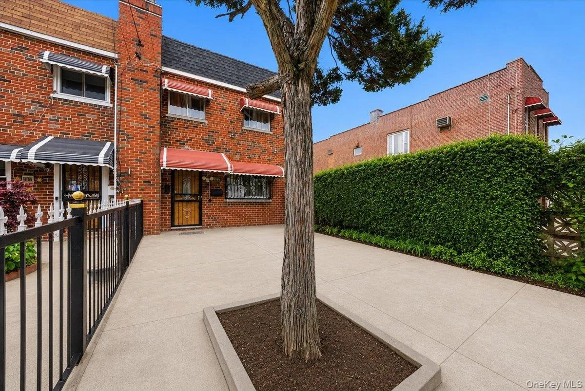 4165 Baychester Avenue, New York, NY, 3 Bedrooms Bedrooms, 8 Rooms Rooms,2 BathroomsBathrooms,Residential,For Rent,Baychester,0,997700 4165 Baychester Avenue, New York, NY, 3 Bedrooms Bedrooms, 8 Rooms Rooms,2 BathroomsBathrooms,Residential,For Rent,Baychester,0,997700