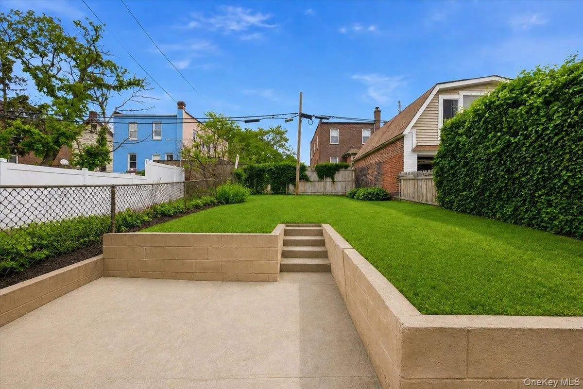 4165 Baychester Avenue, New York, NY, 3 Bedrooms Bedrooms, 8 Rooms Rooms,2 BathroomsBathrooms,Residential,For Rent,Baychester,0,997700 4165 Baychester Avenue, New York, NY, 3 Bedrooms Bedrooms, 8 Rooms Rooms,2 BathroomsBathrooms,Residential,For Rent,Baychester,0,997700