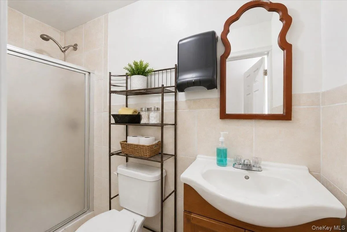 4165 Baychester Avenue, New York, NY, 3 Bedrooms Bedrooms, 8 Rooms Rooms,2 BathroomsBathrooms,Residential,For Rent,Baychester,0,997700 4165 Baychester Avenue, New York, NY, 3 Bedrooms Bedrooms, 8 Rooms Rooms,2 BathroomsBathrooms,Residential,For Rent,Baychester,0,997700