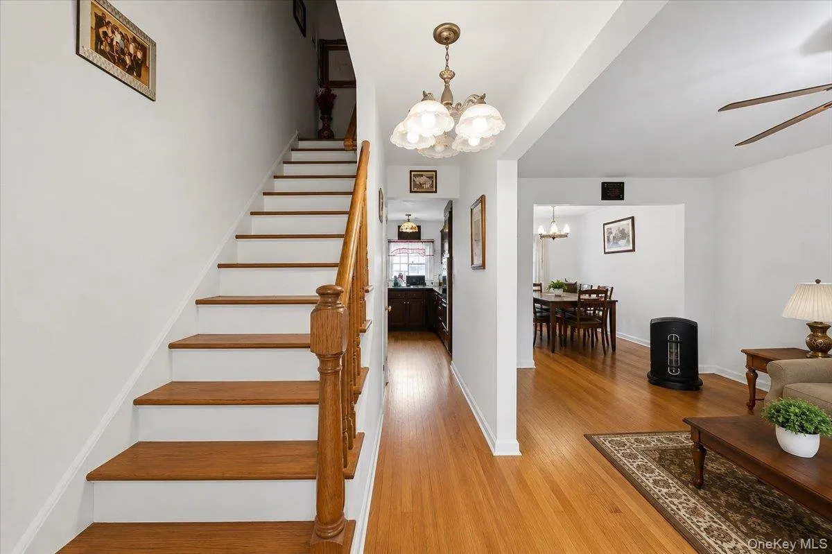 4165 Baychester Avenue, New York, NY, 3 Bedrooms Bedrooms, 8 Rooms Rooms,2 BathroomsBathrooms,Residential,For Rent,Baychester,0,997700 4165 Baychester Avenue, New York, NY, 3 Bedrooms Bedrooms, 8 Rooms Rooms,2 BathroomsBathrooms,Residential,For Rent,Baychester,0,997700