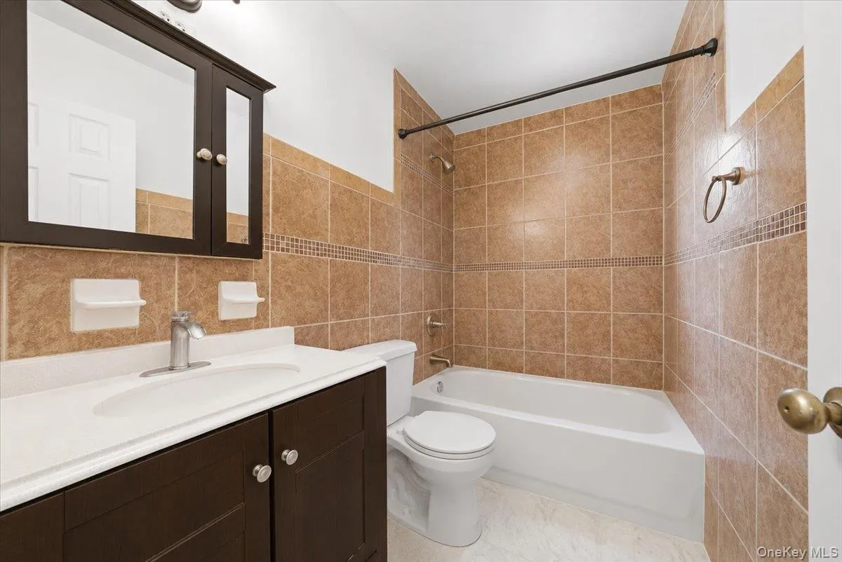 4165 Baychester Avenue, New York, NY, 3 Bedrooms Bedrooms, 8 Rooms Rooms,2 BathroomsBathrooms,Residential,For Rent,Baychester,0,997700 4165 Baychester Avenue, New York, NY, 3 Bedrooms Bedrooms, 8 Rooms Rooms,2 BathroomsBathrooms,Residential,For Rent,Baychester,0,997700