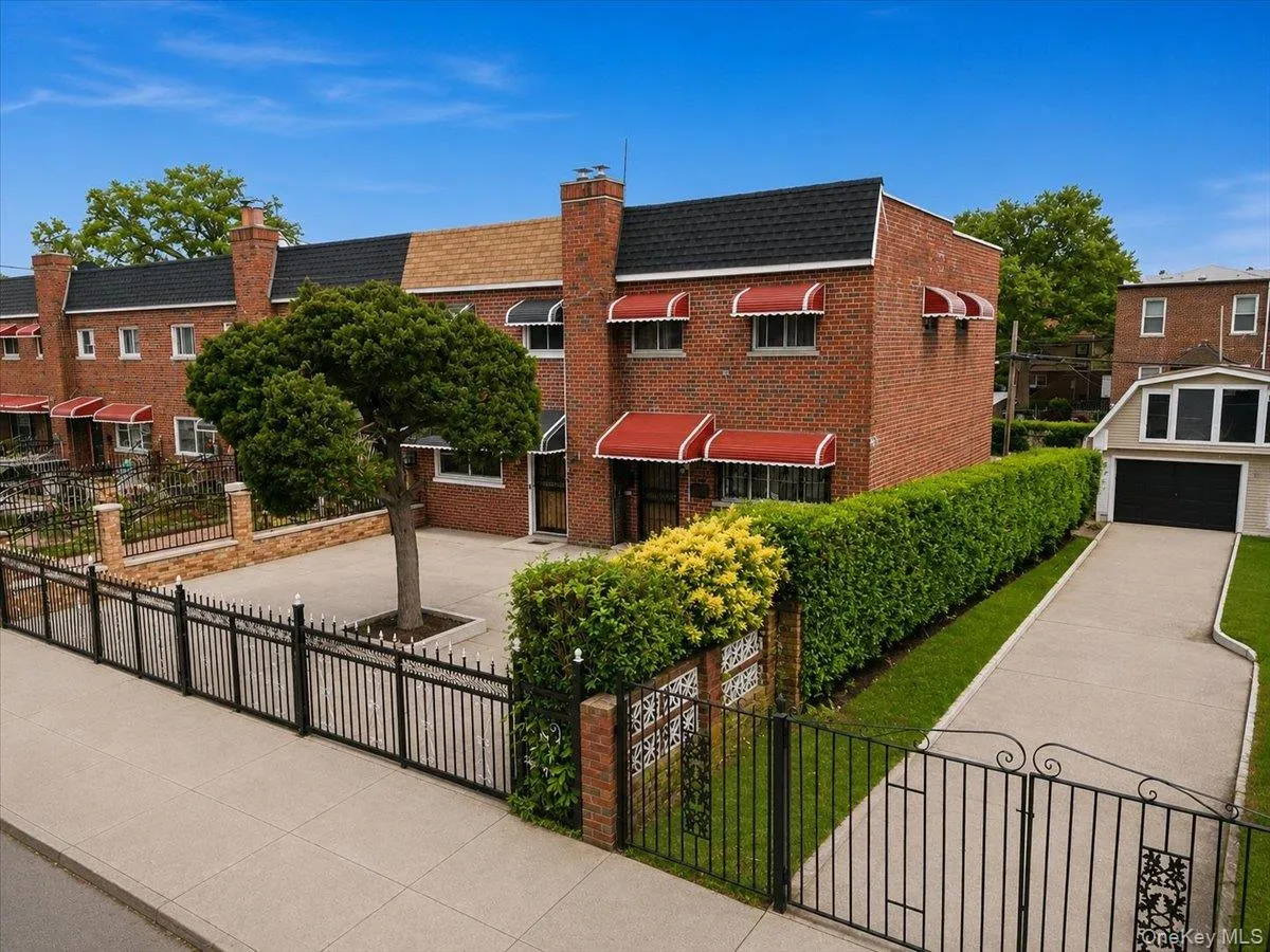 4165 Baychester Avenue, New York, NY, 3 Bedrooms Bedrooms, 8 Rooms Rooms,2 BathroomsBathrooms,Residential,For Rent,Baychester,0,997700 4165 Baychester Avenue, New York, NY, 3 Bedrooms Bedrooms, 8 Rooms Rooms,2 BathroomsBathrooms,Residential,For Rent,Baychester,0,997700