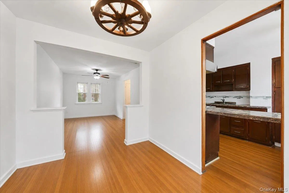 4165 Baychester Avenue, New York, NY, 3 Bedrooms Bedrooms, 8 Rooms Rooms,2 BathroomsBathrooms,Residential,For Rent,Baychester,0,997700 4165 Baychester Avenue, New York, NY, 3 Bedrooms Bedrooms, 8 Rooms Rooms,2 BathroomsBathrooms,Residential,For Rent,Baychester,0,997700