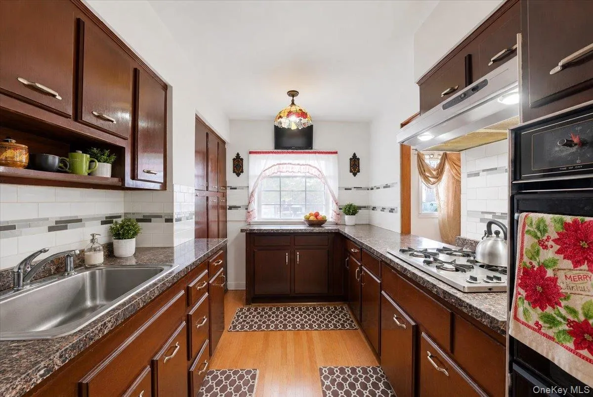 4165 Baychester Avenue, New York, NY, 3 Bedrooms Bedrooms, 8 Rooms Rooms,2 BathroomsBathrooms,Residential,For Rent,Baychester,0,997700 4165 Baychester Avenue, New York, NY, 3 Bedrooms Bedrooms, 8 Rooms Rooms,2 BathroomsBathrooms,Residential,For Rent,Baychester,0,997700