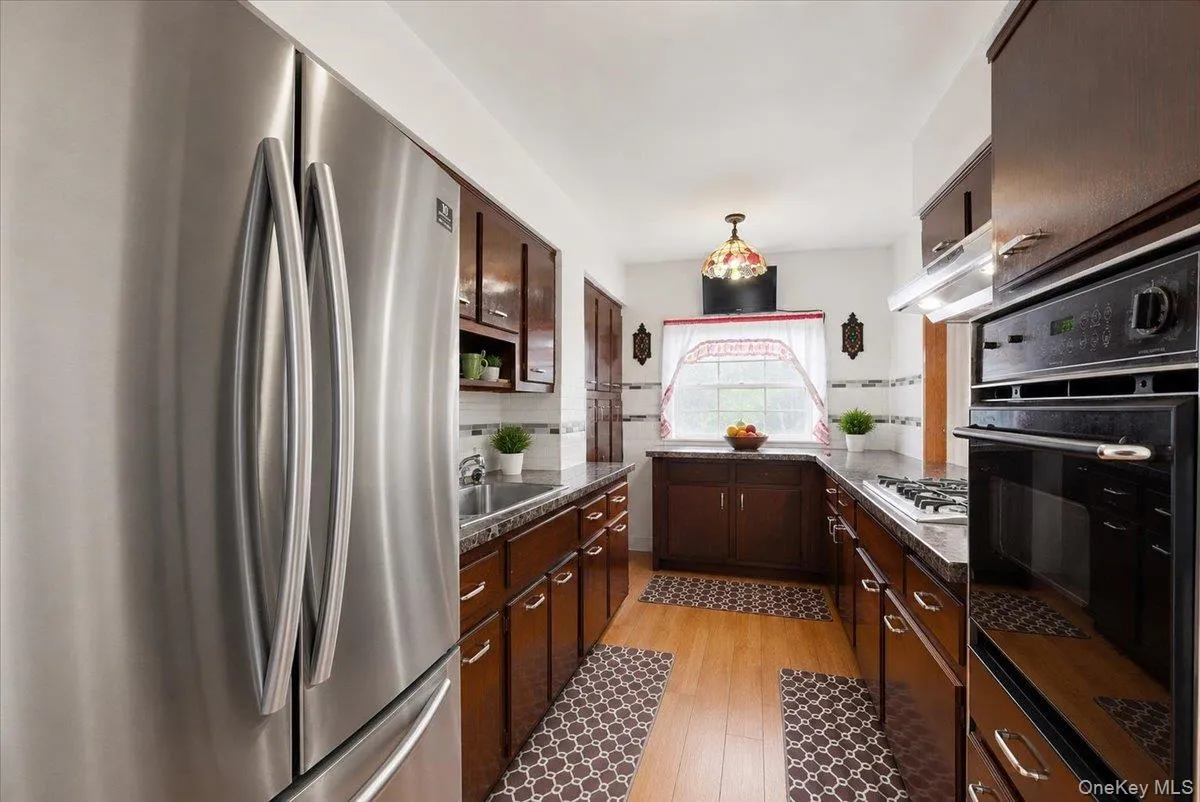 4165 Baychester Avenue, New York, NY, 3 Bedrooms Bedrooms, 8 Rooms Rooms,2 BathroomsBathrooms,Residential,For Rent,Baychester,0,997700 4165 Baychester Avenue, New York, NY, 3 Bedrooms Bedrooms, 8 Rooms Rooms,2 BathroomsBathrooms,Residential,For Rent,Baychester,0,997700