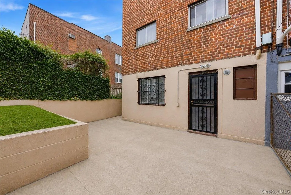 4165 Baychester Avenue, New York, NY, 3 Bedrooms Bedrooms, 8 Rooms Rooms,2 BathroomsBathrooms,Residential,For Rent,Baychester,0,997700 4165 Baychester Avenue, New York, NY, 3 Bedrooms Bedrooms, 8 Rooms Rooms,2 BathroomsBathrooms,Residential,For Rent,Baychester,0,997700