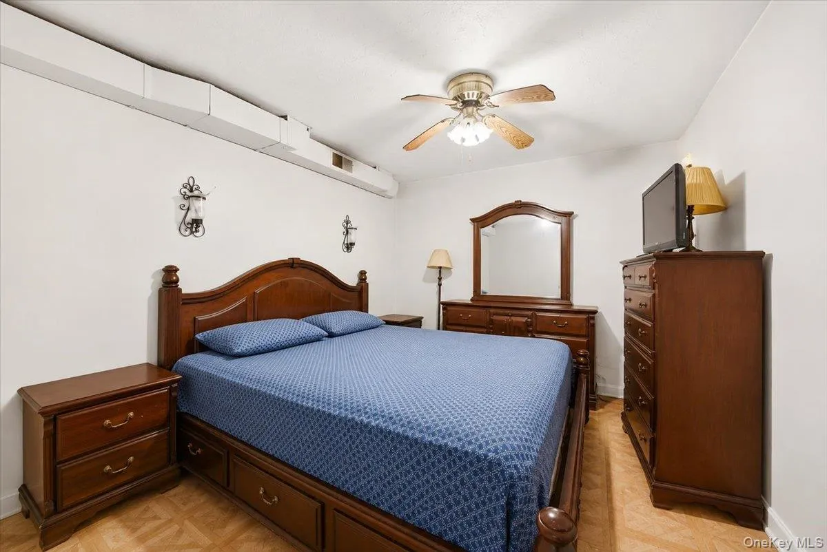 4165 Baychester Avenue, New York, NY, 3 Bedrooms Bedrooms, 8 Rooms Rooms,2 BathroomsBathrooms,Residential,For Rent,Baychester,0,997700 4165 Baychester Avenue, New York, NY, 3 Bedrooms Bedrooms, 8 Rooms Rooms,2 BathroomsBathrooms,Residential,For Rent,Baychester,0,997700