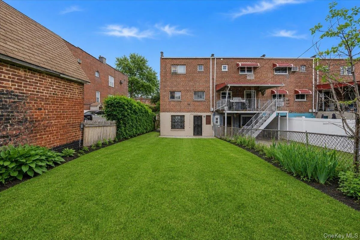4165 Baychester Avenue, New York, NY, 3 Bedrooms Bedrooms, 8 Rooms Rooms,2 BathroomsBathrooms,Residential,For Rent,Baychester,0,997700 4165 Baychester Avenue, New York, NY, 3 Bedrooms Bedrooms, 8 Rooms Rooms,2 BathroomsBathrooms,Residential,For Rent,Baychester,0,997700