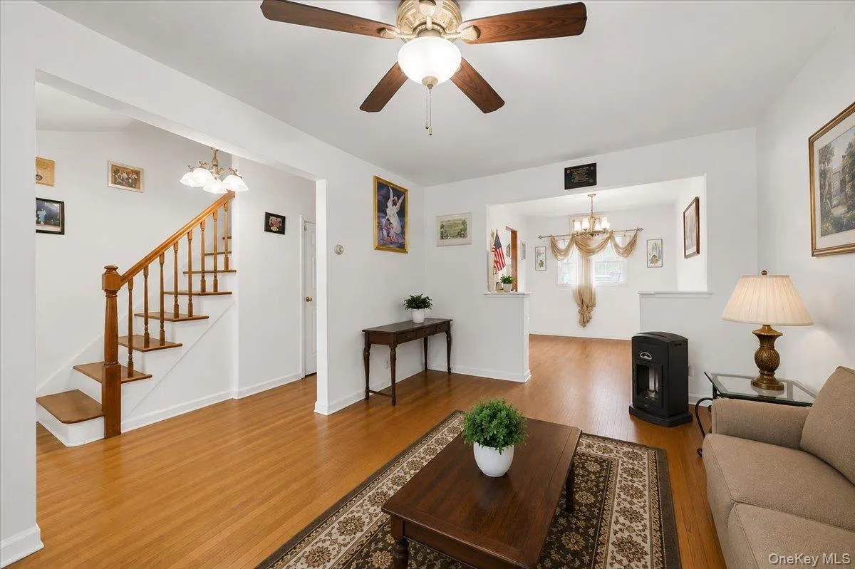 4165 Baychester Avenue, New York, NY, 3 Bedrooms Bedrooms, 8 Rooms Rooms,2 BathroomsBathrooms,Residential,For Rent,Baychester,0,997700 4165 Baychester Avenue, New York, NY, 3 Bedrooms Bedrooms, 8 Rooms Rooms,2 BathroomsBathrooms,Residential,For Rent,Baychester,0,997700