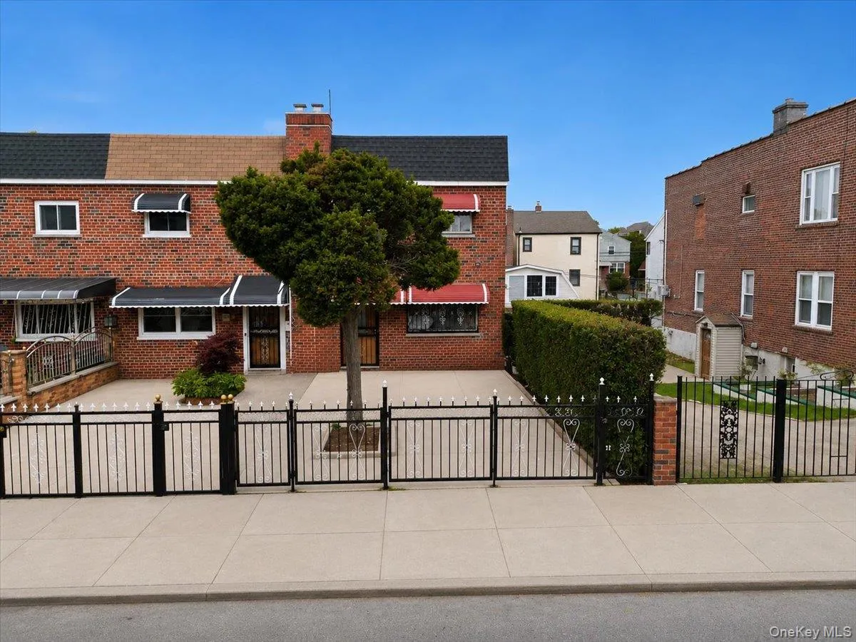 4165 Baychester Avenue, New York, NY, 3 Bedrooms Bedrooms, 8 Rooms Rooms,2 BathroomsBathrooms,Residential,For Rent,Baychester,0,997700 4165 Baychester Avenue, New York, NY, 3 Bedrooms Bedrooms, 8 Rooms Rooms,2 BathroomsBathrooms,Residential,For Rent,Baychester,0,997700