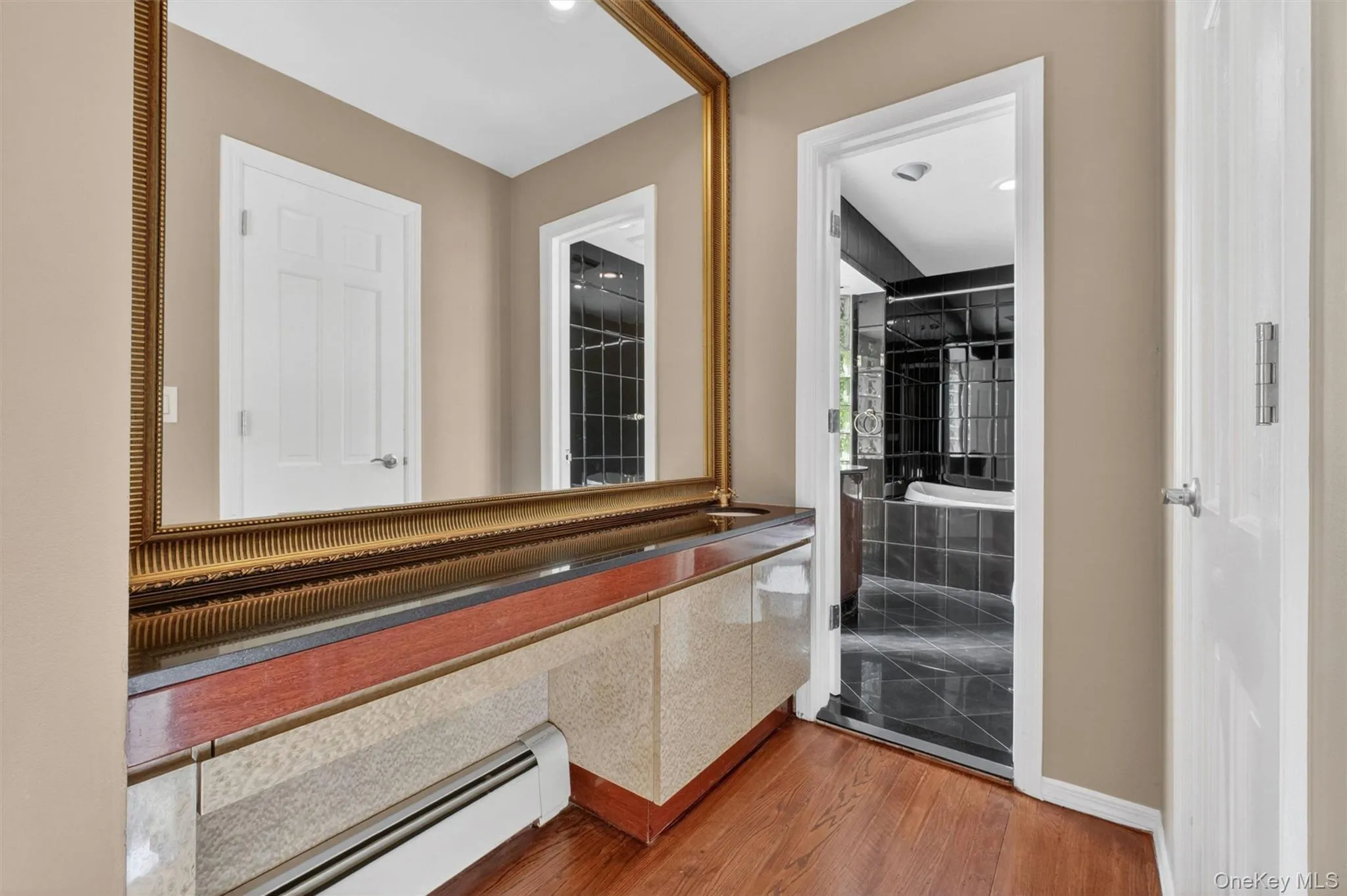 Walk-In- Closet Walk-In- Closet