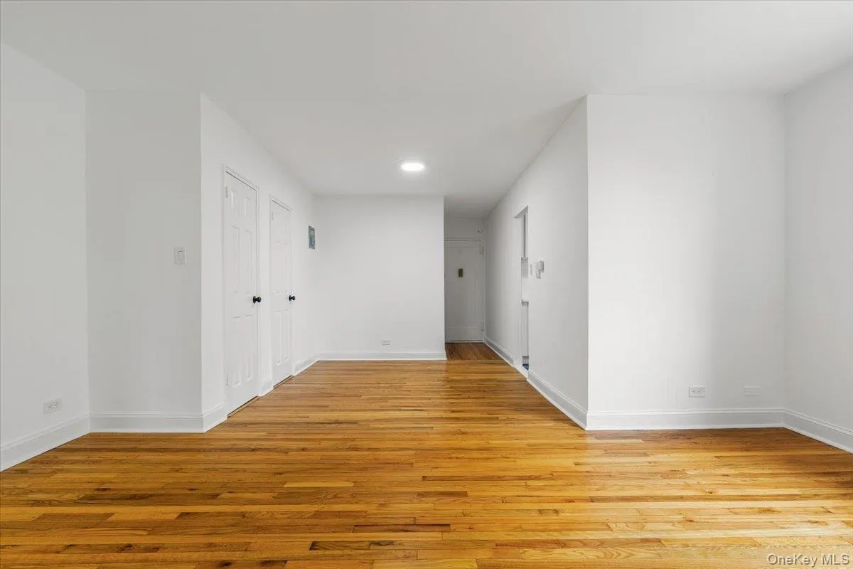 5645 Netherland Avenue, New York, NY, 1 Bedroom Bedrooms, 3 Rooms Rooms,1 BathroomBathrooms,Residential Sale,For Rent,Netherland,0,997724 5645 Netherland Avenue, New York, NY, 1 Bedroom Bedrooms, 3 Rooms Rooms,1 BathroomBathrooms,Residential Sale,For Rent,Netherland,0,997724
