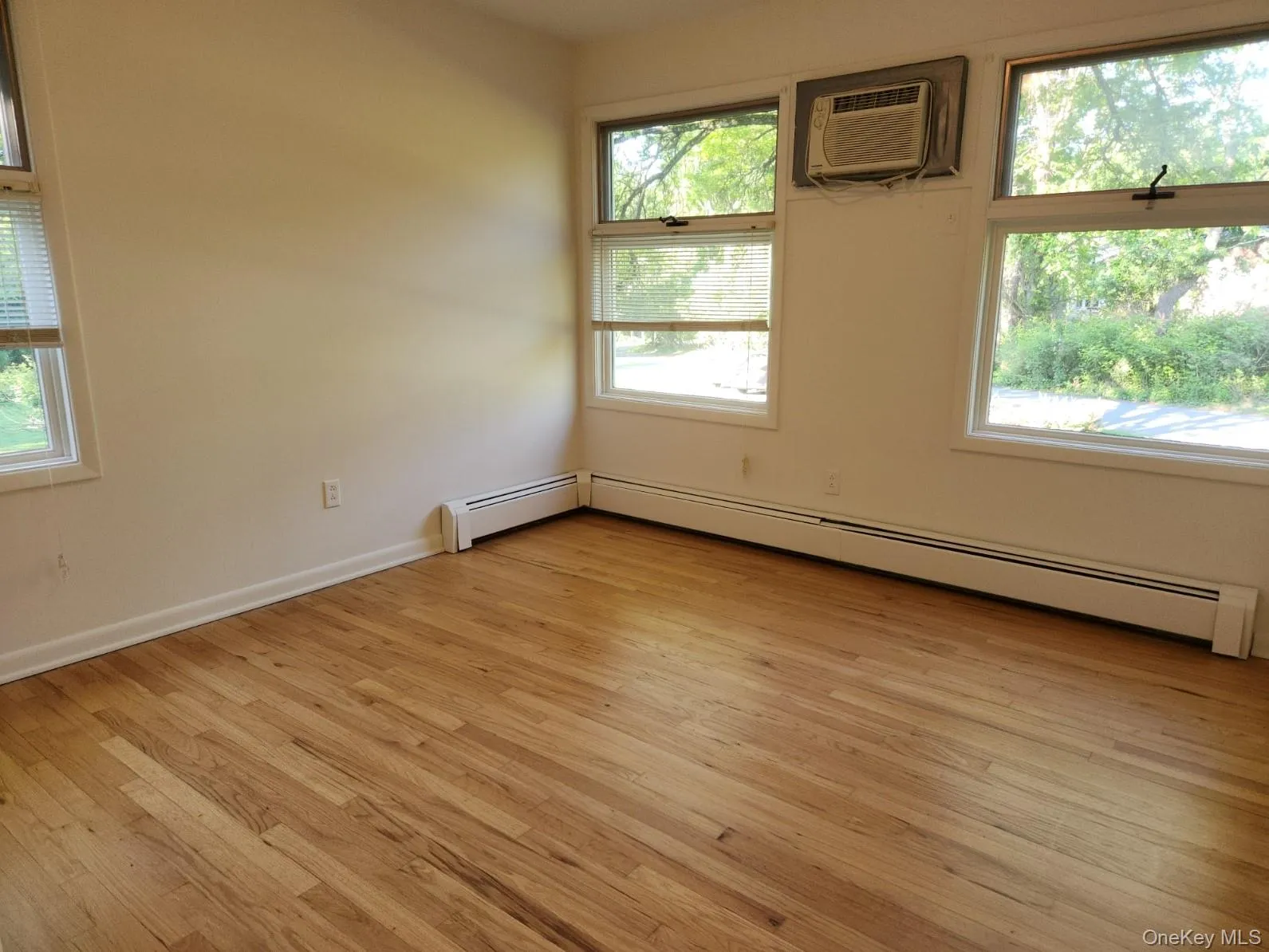 20 Locust Street, Warwick (town), NY, 2 Bedrooms Bedrooms, 5 Rooms Rooms,1 BathroomBathrooms,Residential Lease,For Rent,Locust,0,997735 20 Locust Street, Warwick (town), NY, 2 Bedrooms Bedrooms, 5 Rooms Rooms,1 BathroomBathrooms,Residential Lease,For Rent,Locust,0,997735