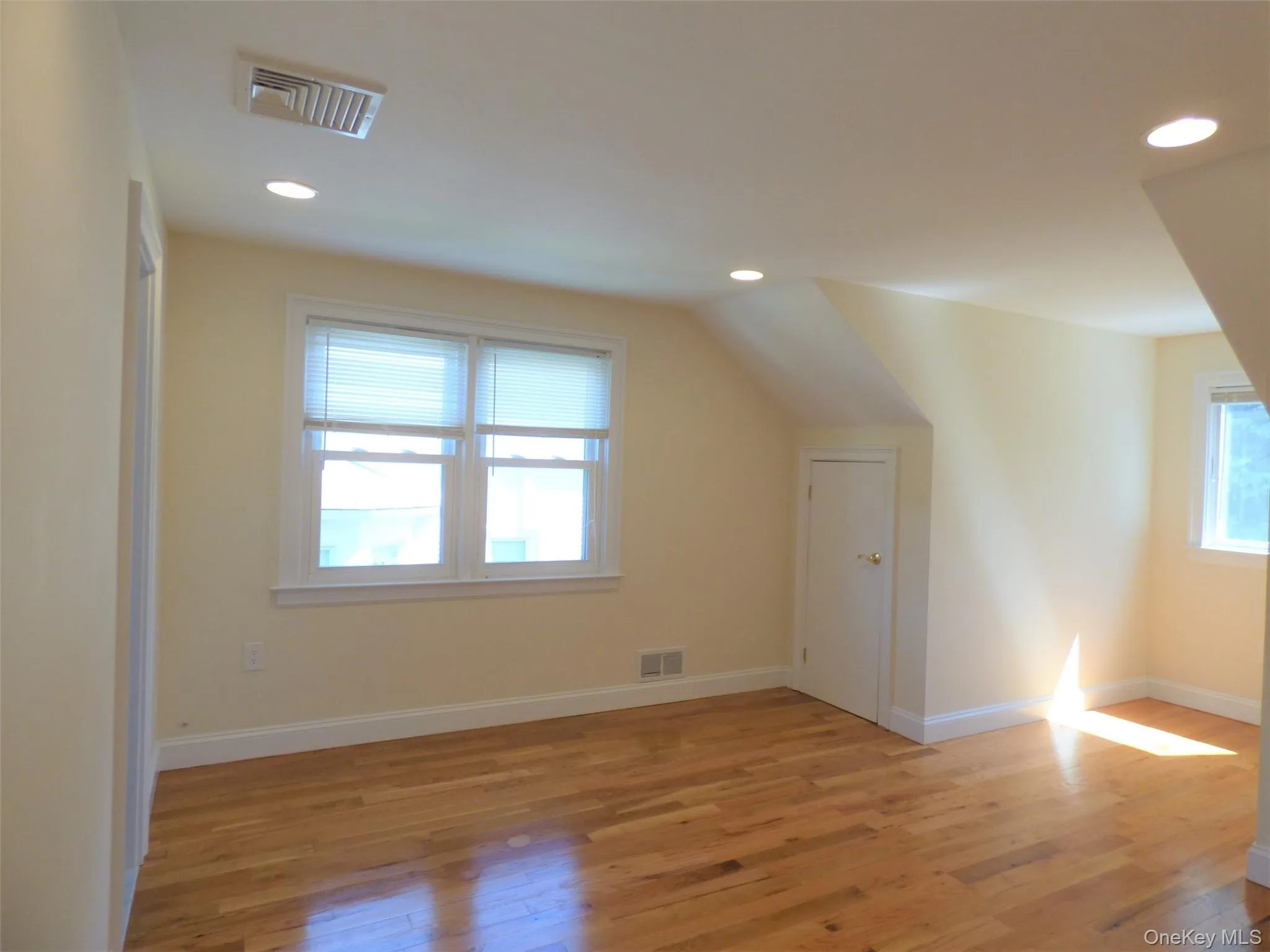 53 Lee Avenue, Eastchester, NY, 3 Bedrooms Bedrooms, 7 Rooms Rooms,2 BathroomsBathrooms,Residential Lease,For Rent,Lee,0,997742 53 Lee Avenue, Eastchester, NY, 3 Bedrooms Bedrooms, 7 Rooms Rooms,2 BathroomsBathrooms,Residential Lease,For Rent,Lee,0,997742