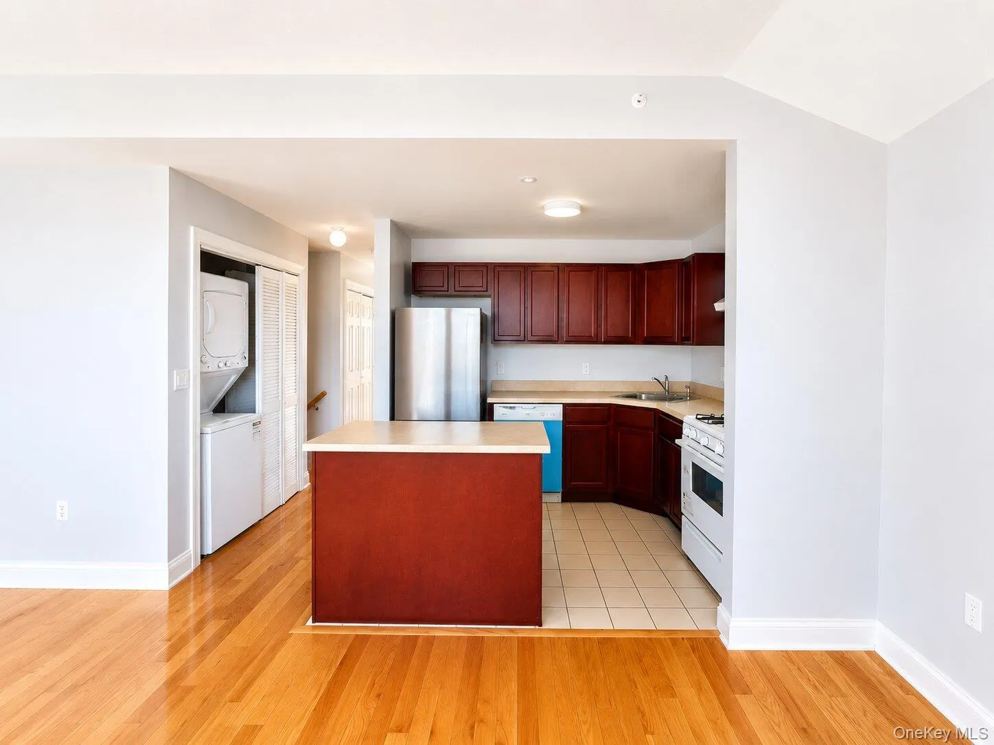 113B Lighthouse Court, New York, NY, 2 Bedrooms Bedrooms, 4 Rooms Rooms,1 BathroomBathrooms,Residential Lease,For Rent,Lighthouse,0,997745 113B Lighthouse Court, New York, NY, 2 Bedrooms Bedrooms, 4 Rooms Rooms,1 BathroomBathrooms,Residential Lease,For Rent,Lighthouse,0,997745