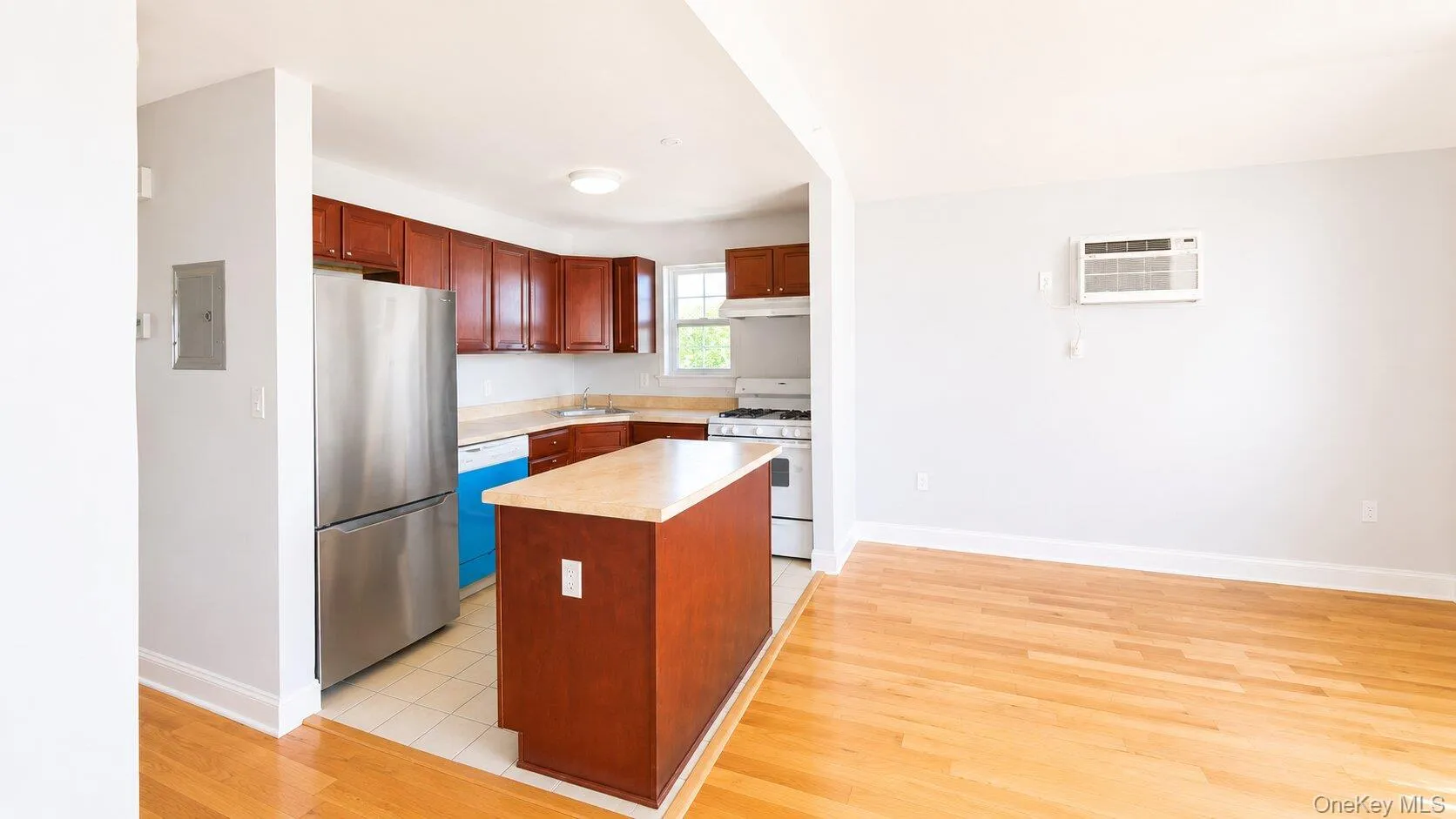 113B Lighthouse Court, New York, NY, 2 Bedrooms Bedrooms, 4 Rooms Rooms,1 BathroomBathrooms,Residential Lease,For Rent,Lighthouse,0,997745 113B Lighthouse Court, New York, NY, 2 Bedrooms Bedrooms, 4 Rooms Rooms,1 BathroomBathrooms,Residential Lease,For Rent,Lighthouse,0,997745