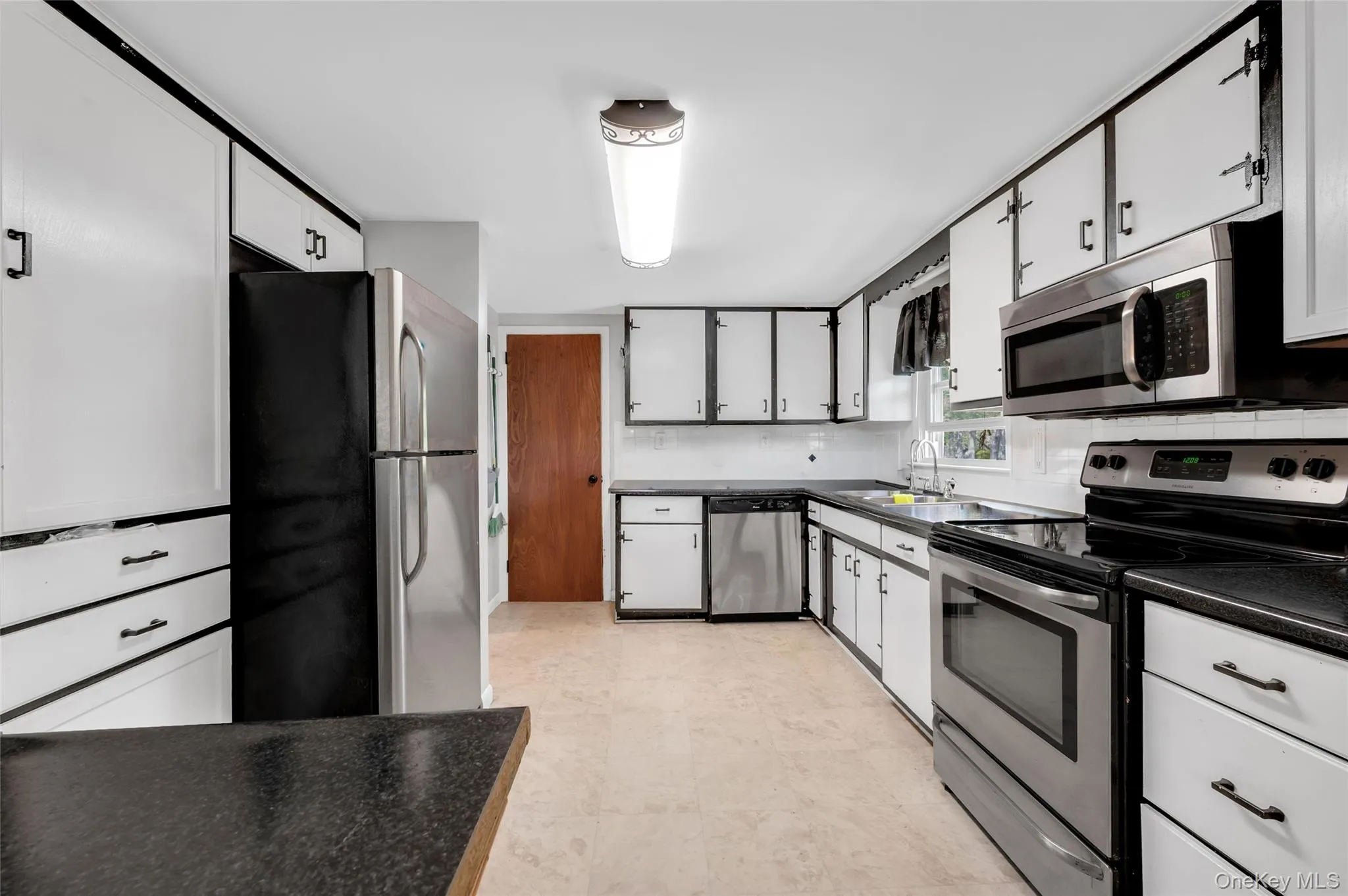 2 Sunset Drive, Thompson, NY, 3 Bedrooms Bedrooms, 6 Rooms Rooms,1 BathroomBathrooms,Residential Sale,For Rent,Sunset,0,997747 2 Sunset Drive, Thompson, NY, 3 Bedrooms Bedrooms, 6 Rooms Rooms,1 BathroomBathrooms,Residential Sale,For Rent,Sunset,0,997747