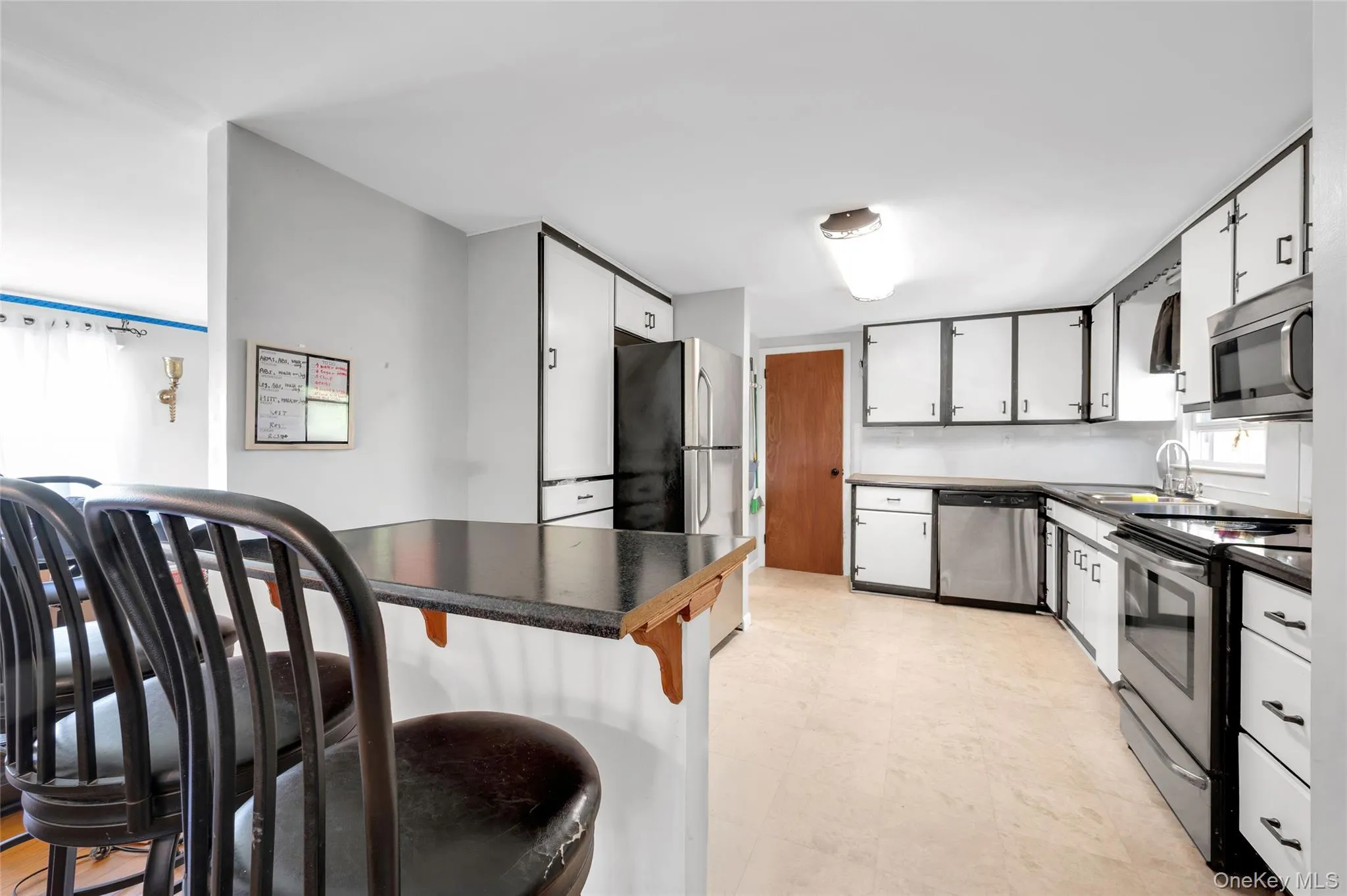 2 Sunset Drive, Thompson, NY, 3 Bedrooms Bedrooms, 6 Rooms Rooms,1 BathroomBathrooms,Residential Sale,For Rent,Sunset,0,997747 2 Sunset Drive, Thompson, NY, 3 Bedrooms Bedrooms, 6 Rooms Rooms,1 BathroomBathrooms,Residential Sale,For Rent,Sunset,0,997747