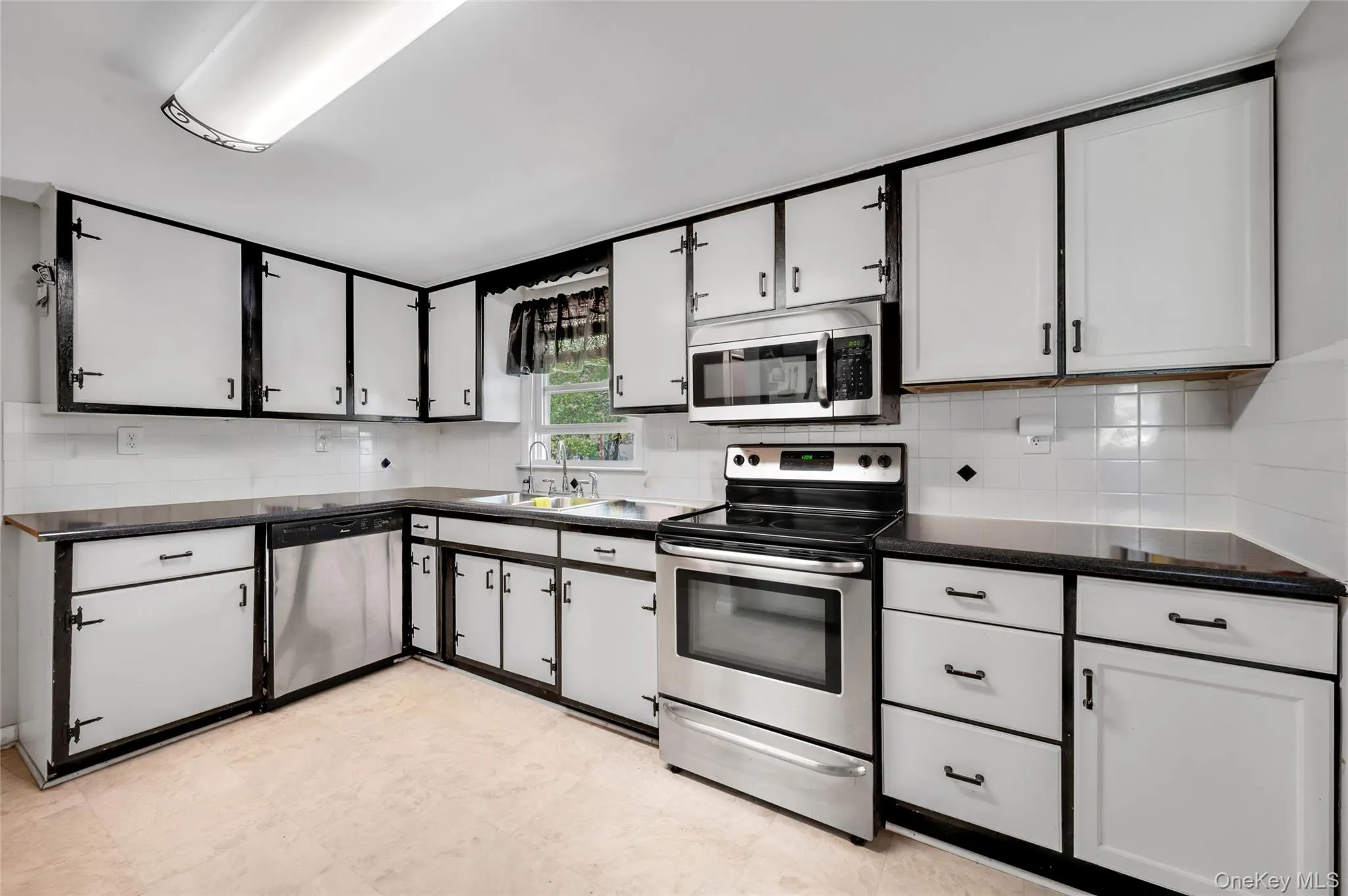 2 Sunset Drive, Thompson, NY, 3 Bedrooms Bedrooms, 6 Rooms Rooms,1 BathroomBathrooms,Residential Sale,For Rent,Sunset,0,997747 2 Sunset Drive, Thompson, NY, 3 Bedrooms Bedrooms, 6 Rooms Rooms,1 BathroomBathrooms,Residential Sale,For Rent,Sunset,0,997747