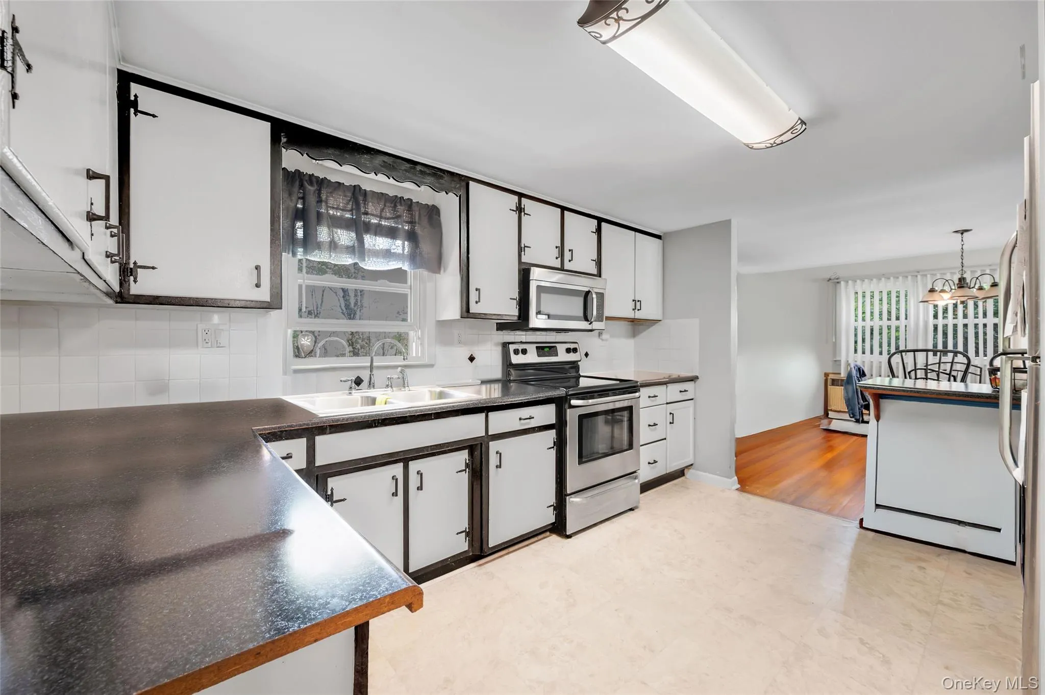 2 Sunset Drive, Thompson, NY, 3 Bedrooms Bedrooms, 6 Rooms Rooms,1 BathroomBathrooms,Residential Sale,For Rent,Sunset,0,997747 2 Sunset Drive, Thompson, NY, 3 Bedrooms Bedrooms, 6 Rooms Rooms,1 BathroomBathrooms,Residential Sale,For Rent,Sunset,0,997747
