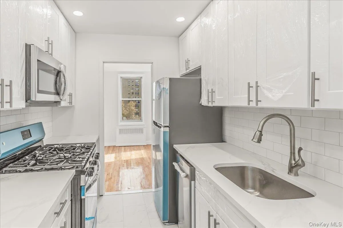 66-15 Thornton Place, New York, NY, 1 Bedroom Bedrooms, 3 Rooms Rooms,1 BathroomBathrooms,Residential,For Rent,Thornton,0,997756 66-15 Thornton Place, New York, NY, 1 Bedroom Bedrooms, 3 Rooms Rooms,1 BathroomBathrooms,Residential,For Rent,Thornton,0,997756