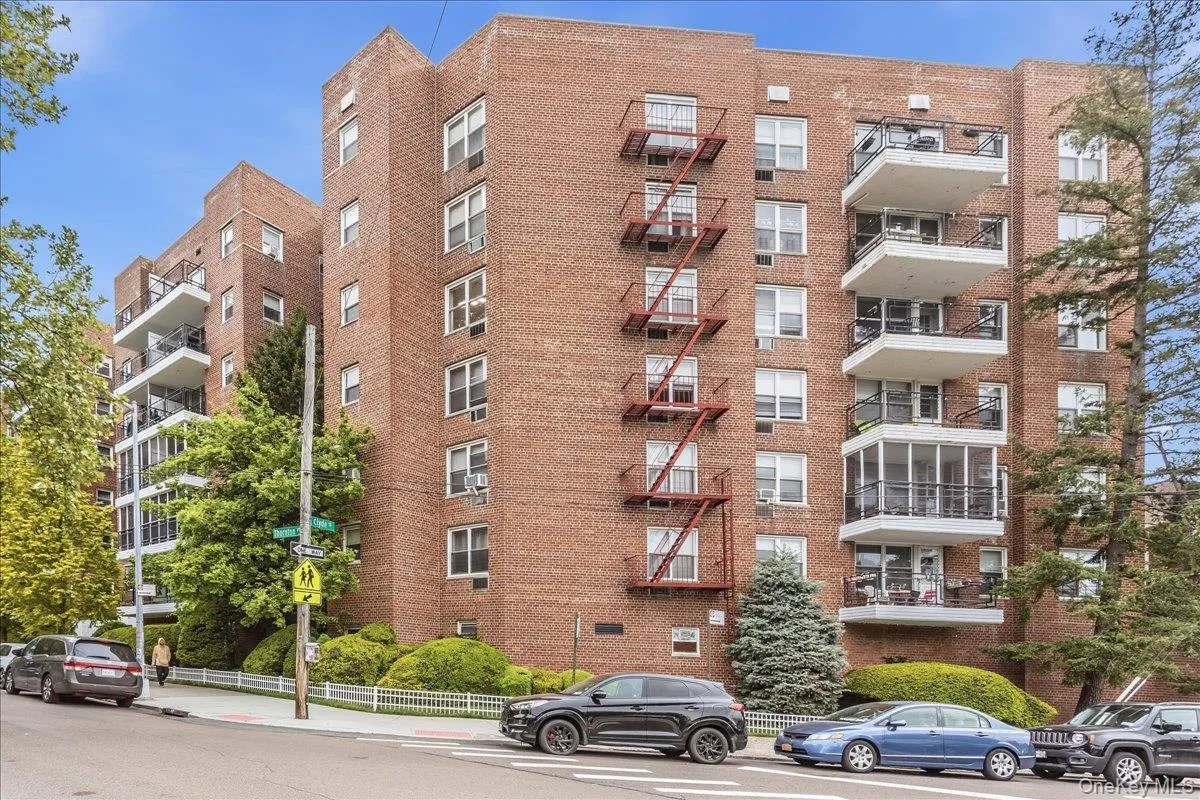 66-15 Thornton Place, New York, NY, 1 Bedroom Bedrooms, 3 Rooms Rooms,1 BathroomBathrooms,Residential,For Rent,Thornton,0,997756 66-15 Thornton Place, New York, NY, 1 Bedroom Bedrooms, 3 Rooms Rooms,1 BathroomBathrooms,Residential,For Rent,Thornton,0,997756